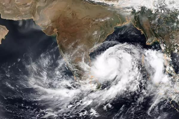 আসছে ঘূর্ণিঝড় ‘ইয়াস’ জরুরি বৈঠক বিকেলে