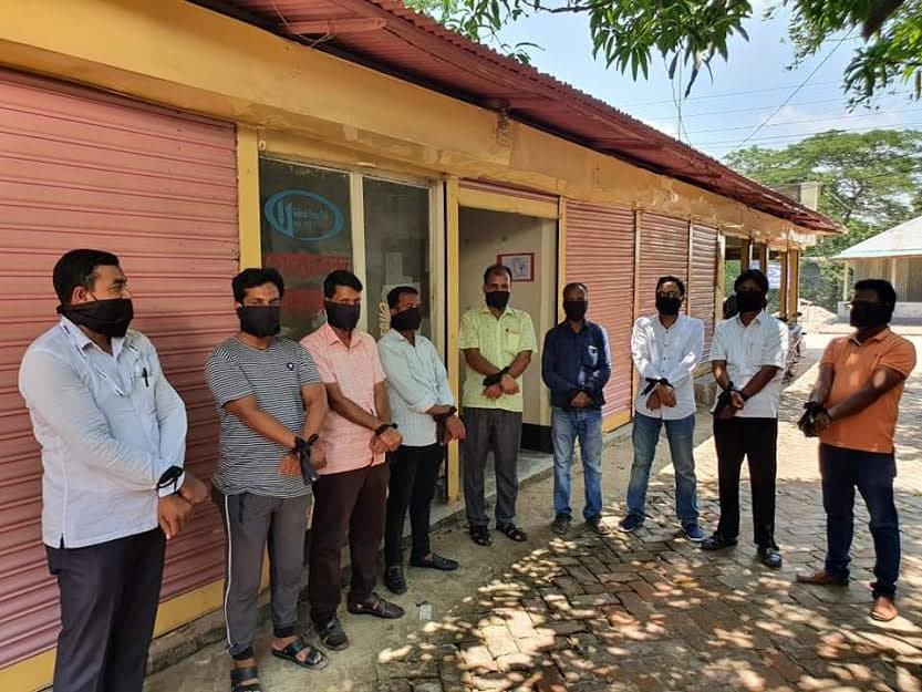 রোজিনার জন্য হাত ও মুখে কালো কাপড় বেধে সাংবাদিকদের প্রতিবাদ