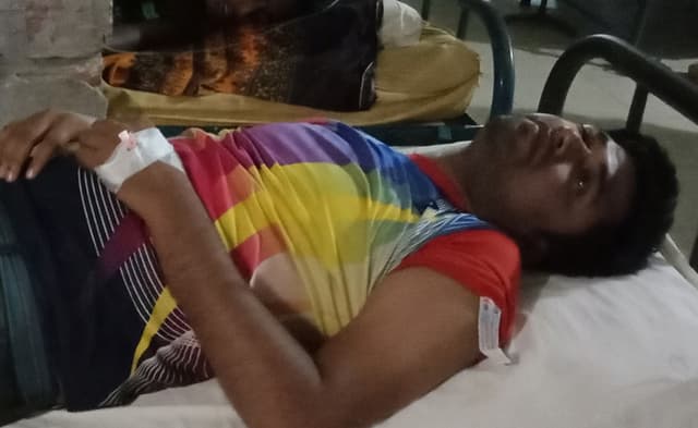 কিশোর গ্যাংয়ের হামলায় সাংবাদিকসহ আহত-২