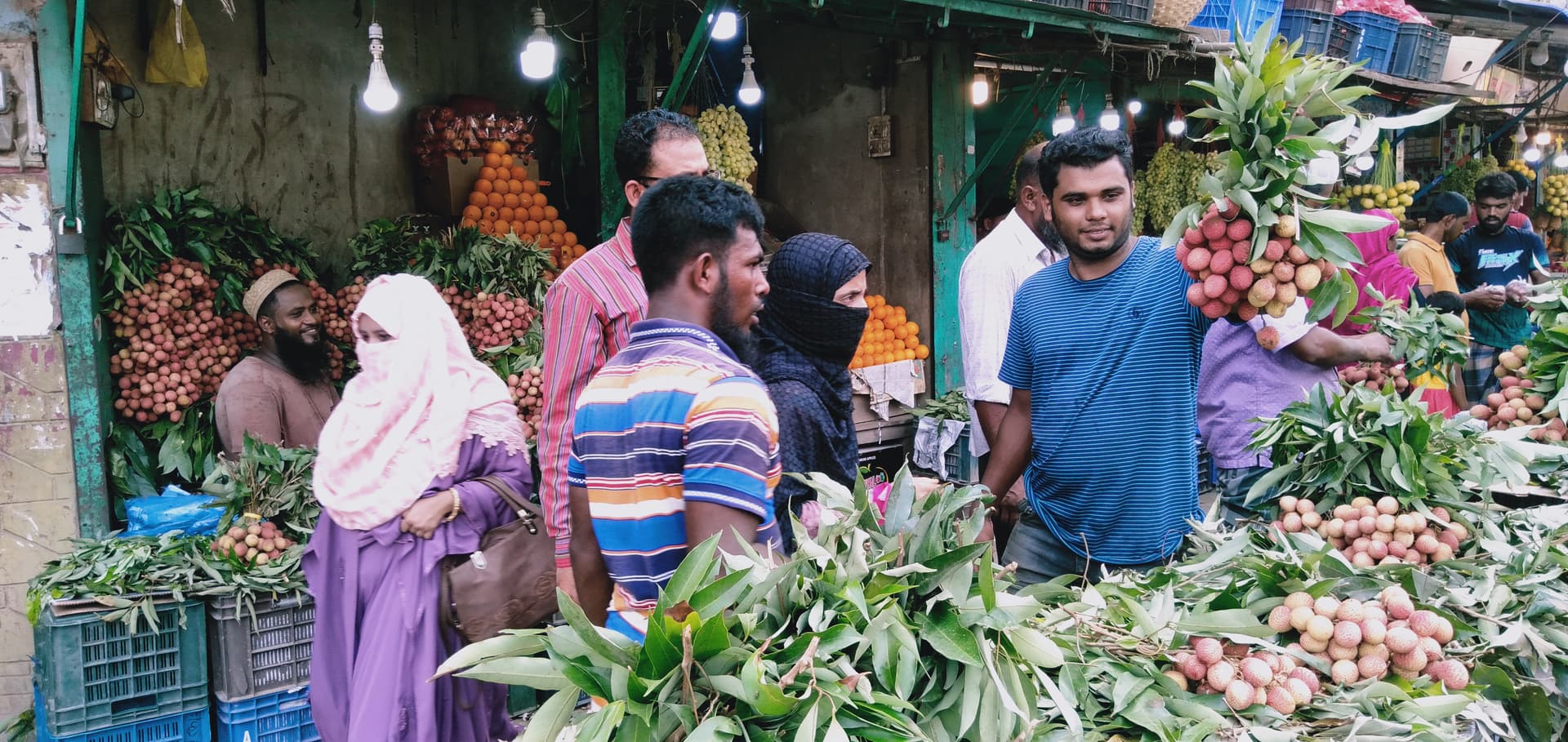 মধুমাসে লিচুর দখলে ফলের বাজার