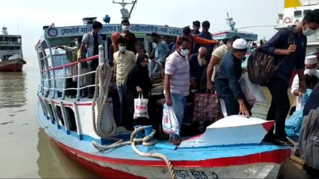 শিমুলিয়ায় যাত্রীর চাপ নেই ফেরীতে, লঞ্চ চালু