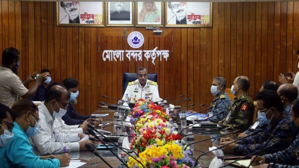 ঘূর্ণিঝড় মোকাবেলায় মোংলা বন্দর কর্তৃপক্ষের প্রস্তুতি গ্রহণ