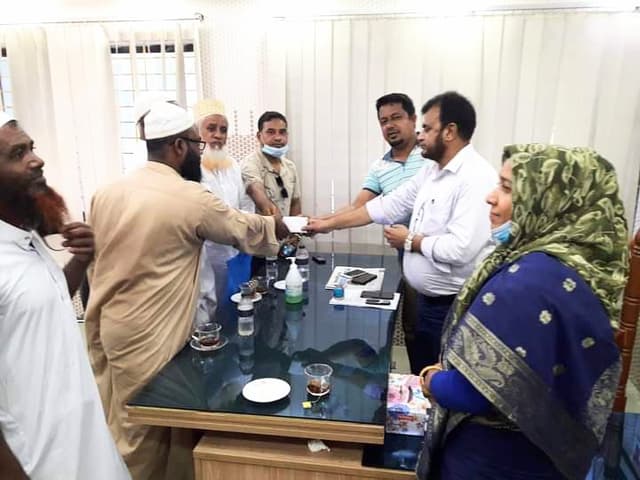 গোয়ালন্দে মসজিদের উন্নয়ন কাজে আ.লীগ নেতার অর্থ সহায়তা