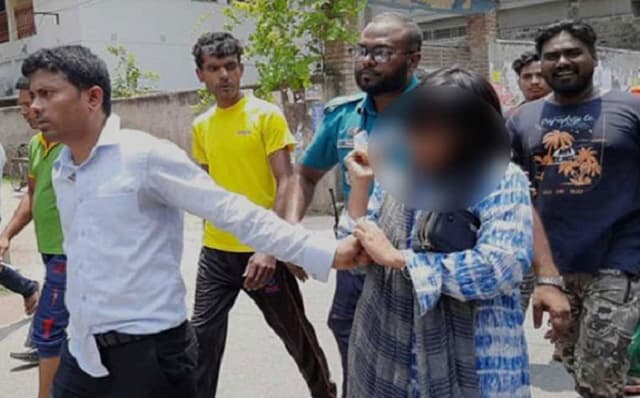 পরকীয়া প্রেমিকসহ স্ত্রীকে হোটেল থেকে ধরল স্বামী