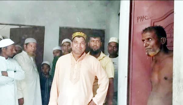 ভূঞাপুরে মাদক ব্যবসায়ীর বাড়ি ঘেরাও করলেন এলাকাবাসী