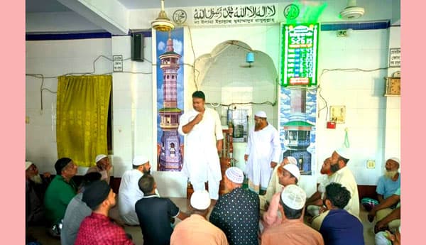 মসজিদের উন্নয়ন কাজে নগদ অর্থ প্রদান করলেন এমপি শিবলি