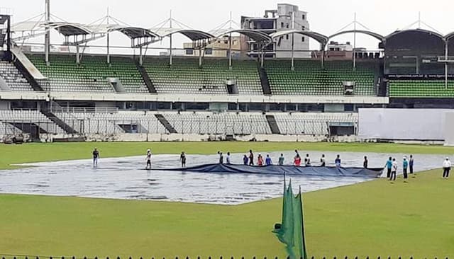 শেষ মুহূর্তে বৃষ্টিতে আবারো বন্ধ খেলা