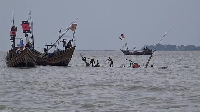 ঘূর্ণিঝড় ইয়াসের প্রভাবে ট্রলার ডুবি