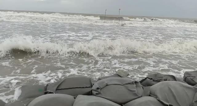 ইয়াসে উত্তাল বঙ্গোপসাগর; পায়রা বন্দরে ০২ নম্বর দূরবর্তী সংকেত