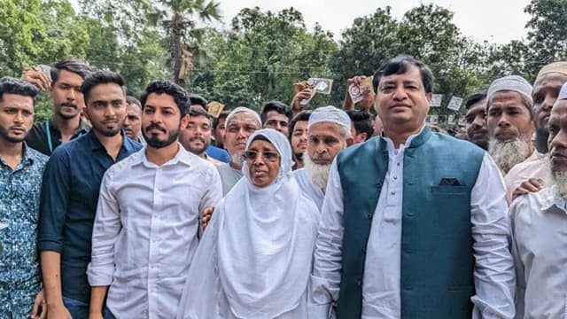গাজীপুরে ৫০ কেন্দ্রে এগিয়ে জাহাঙ্গীরের মা
