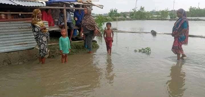 মোংলায় পানি বন্দি ৮'শ পরিবার