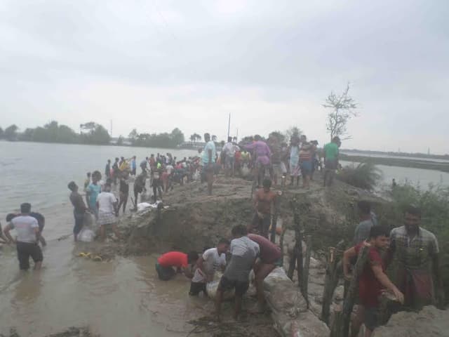 ইয়াস এর জোয়ারে নদীতে জলোচ্ছাস, বেড়ি বাঁধে ভাঙ্গন