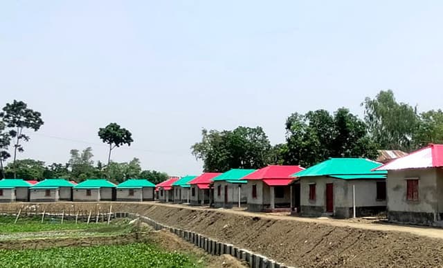 আত্রাইয়ে শেষ পর্যায়ে ভূমিহীন-গৃহহীনমুক্ত ঘোষণার কাজ