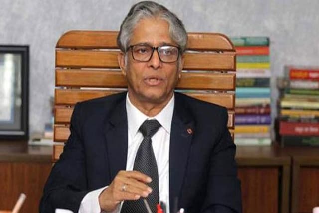বিশ্ববিদ্যালয় খোলার দাবিতে আন্দোলনকারীরা 'বিকারগ্রস্ত' : ঢাবি ভিসি