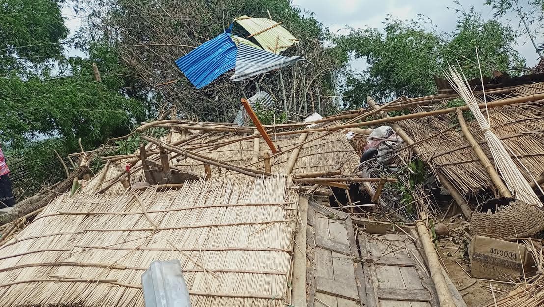 ১ মিনিটের ঘূর্ণিঝড়ে ২৯ পরিবার নিঃস্ব!