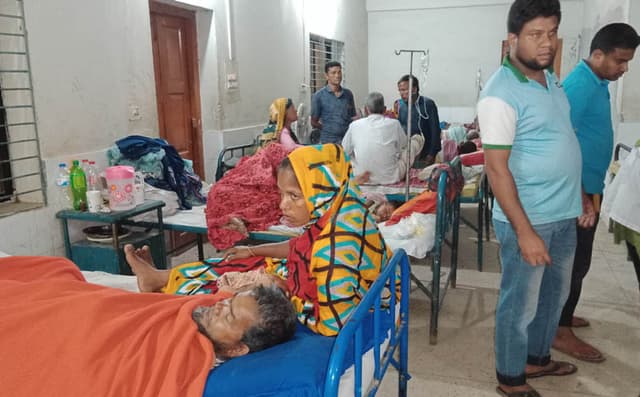 হাতীবান্ধায় হোটেলের খাবার খেয়ে ১৫জন অসুস্থ