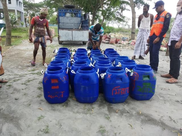 ২ লাখ ৪০ হাজার চিংড়ি রেনু জব্দ