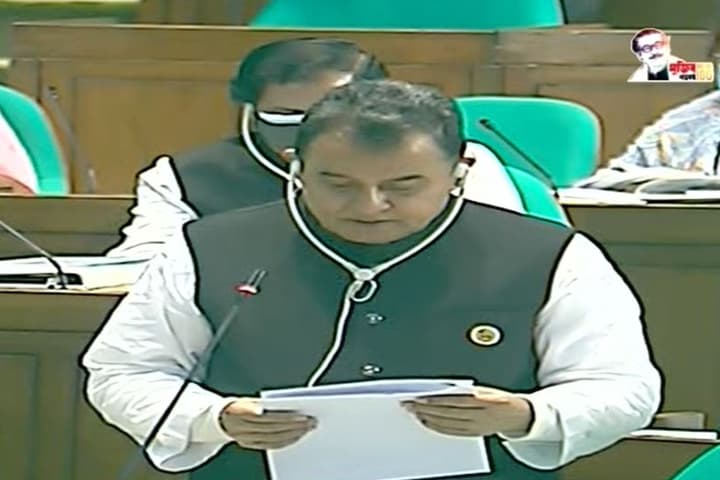 সংসদে বাজেট পেশ করছেন অর্থমন্ত্রী