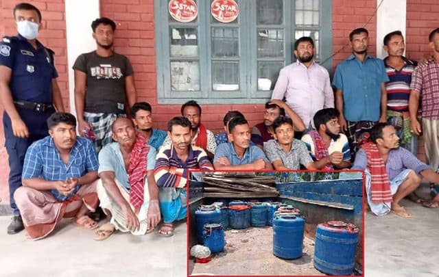 বরিশালে সাড়ে ৫ লাখ চিংড়ির রেনুপোনাসহ আটক ২০