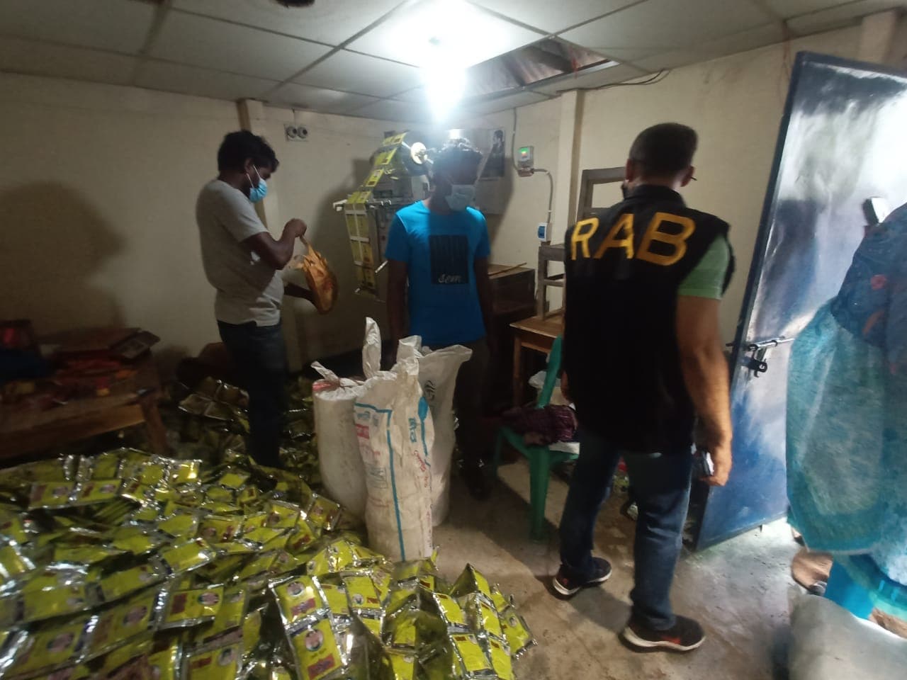 টাঙ্গাইলের মধুপুরে ভেজাল জর্দা ও আইসক্রিম কারখানায় অভিযান
