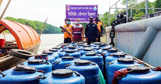 বরিশালে কোস্টগার্ডের অভিযানে ১৩ লক্ষাধিক গলদা রেণু জব্দ