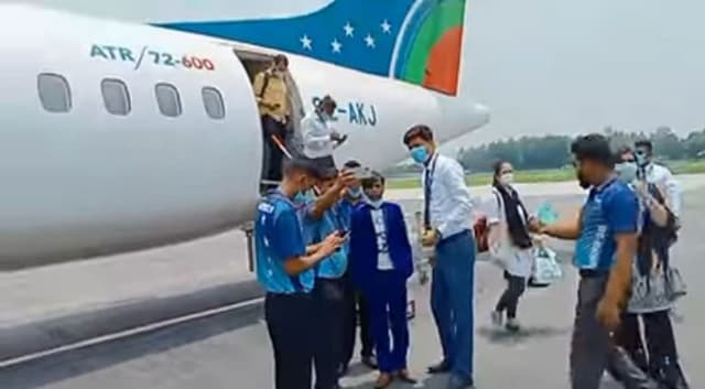 বিমানে উড়ে খতনা অনুষ্ঠানে হিরো আলম!