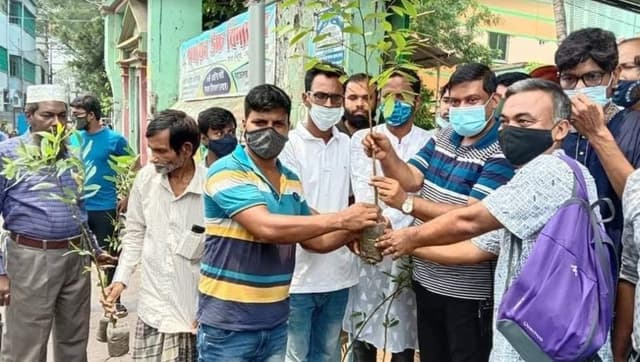 সবুজ আন্দোলনের উদ্যোগ ধামরাইয়ে গাছের চারা বিতরণ