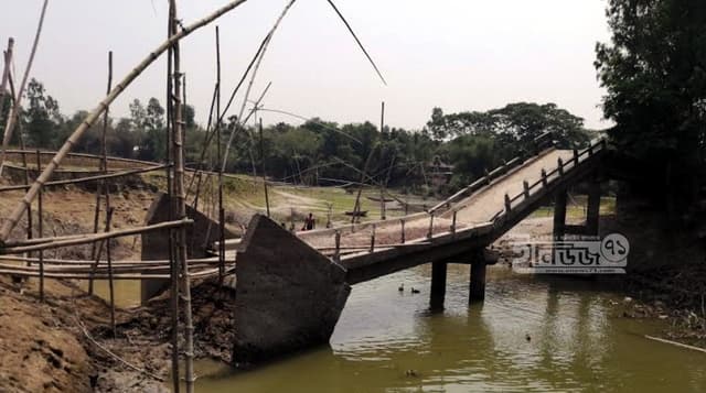 চার বছরেও সংস্কার হয়নি সেতু; দুর্ভোগে এলাকাবাসী!