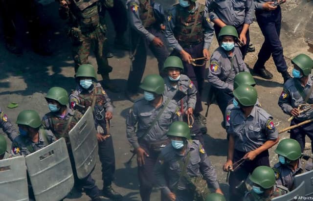 নিরাপত্তা বাহিনীর গুলিতে ২০ গ্রামবাসী নিহত