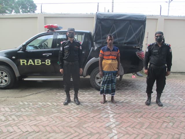 ফরিদপুরে দেশীয় মদ সহ আটক ১