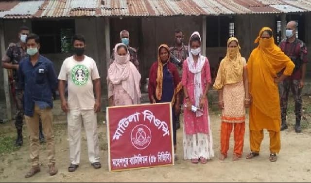 মহেশপুর সীমান্তে নারী-শিশুসহ ১৬ জন আটক