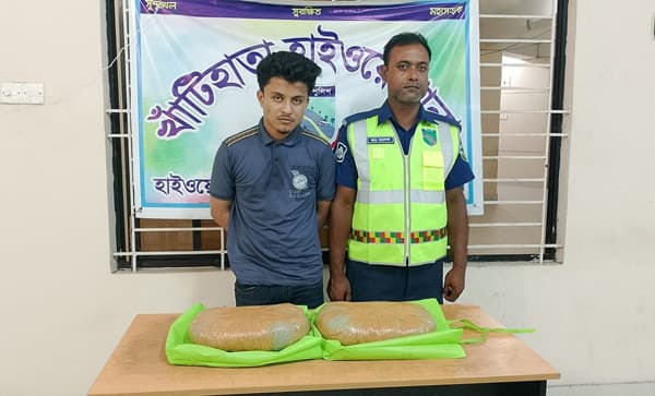 সরাইলে চারকেজি গাঁজাসহ আটক বিশাল
