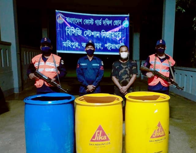 ২ লাখ ৫০ হাজার চিংড়ি রেনু জব্দ