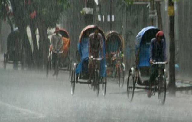 রাজধানীবাসীর দিন শুরু বৃষ্টি দিয়ে, ভোগান্তি