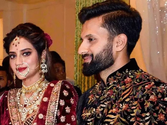 বিয়ে ছাড়াই নিখিলের সাথে থেকেছেন নুসরাত