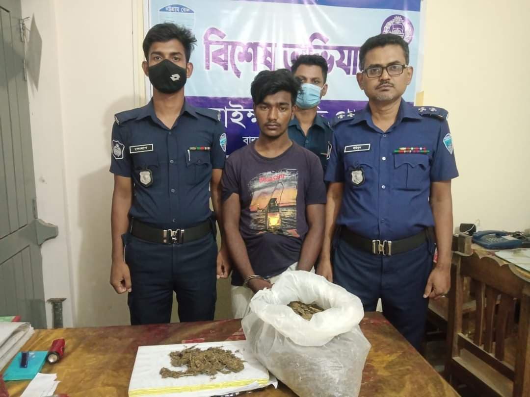 নাইক্ষ্যংছড়িতে গাঁজাসহ টমটম চালক আটক