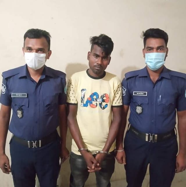 অল্পের জন্য যৌনপল্লীতে বিক্রির হাত থেকে রক্ষা পেল তরুণী