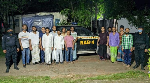 আশুলিয়ায় জুয়ার আসর থেকে ১৪ জুয়াড়ি গ্রেফতার