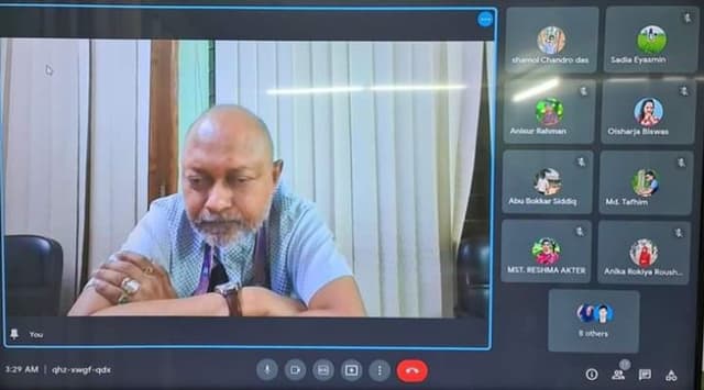 বিদায়ের আগে গভীর রাতে ক্লাস নিলেন ভিসি কলিমউল্লাহ
