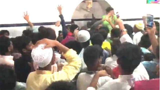 ইমামের বক্তব্যে বাধা, গণপিটুনি পুলিশ কর্মকর্তাকে