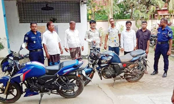 আত্রাইয়ে মোটরসাইকেলসহ চোর চক্রের ছয় সদস্য গ্রেপ্তার