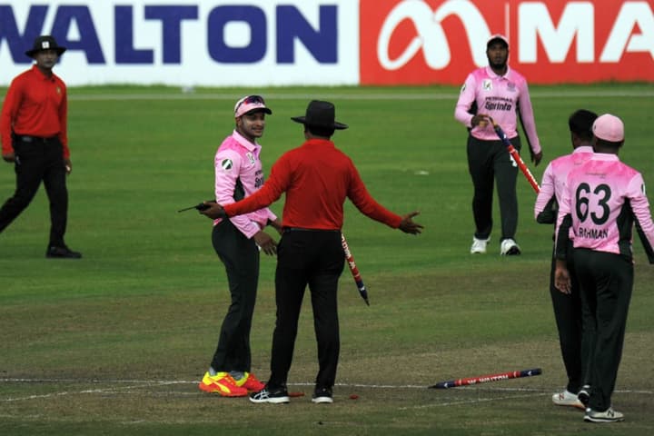 এবার সুজনের সাথে বাকবিতণ্ডা সাকিবের!