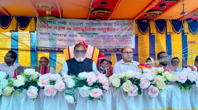 দশম শ্রেনী পর্যন্ত শিক্ষার্থীদের মোবাইল ফোন ব্যবহার নিষেধ