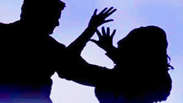 মধ্যরাতে নারীকে যুবলীগ নেতার শ্লীলতাহানির অভিযোগ