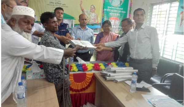 আশাশুনিতে প্রধানমন্ত্রীর উপহারের ঘর পেলেন ১৪০ ভূমিহীন পরিবার