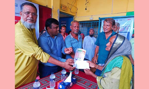 কাউখালিতে ঘূর্ণিঝড় রিমালে ক্ষতিগ্রস্তদের নগদ অর্থ সহায়তা প্রদান