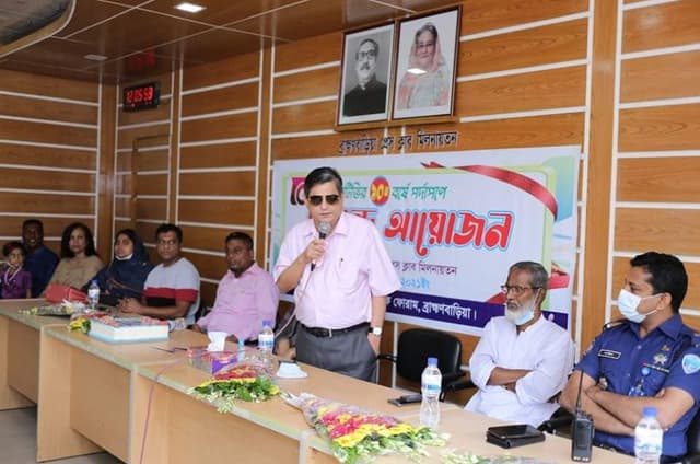 ‘বাবুনগরী একজন ইডিয়ট’