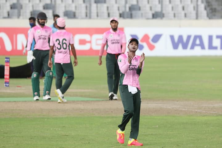 কী শাস্তি পাচ্ছেন সাকিব? জানা যাবে রাতে