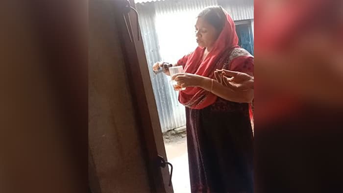গ্লাসে ফেনসিডিল ঢেলে দেন ইউপি সদস্যের স্ত্রী ! এ যেন মিনি বার
