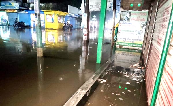 অল্প বৃষ্টিতেই ডুবলো ঠাকুরগাঁও, নাজেহাল পৌরবাসী